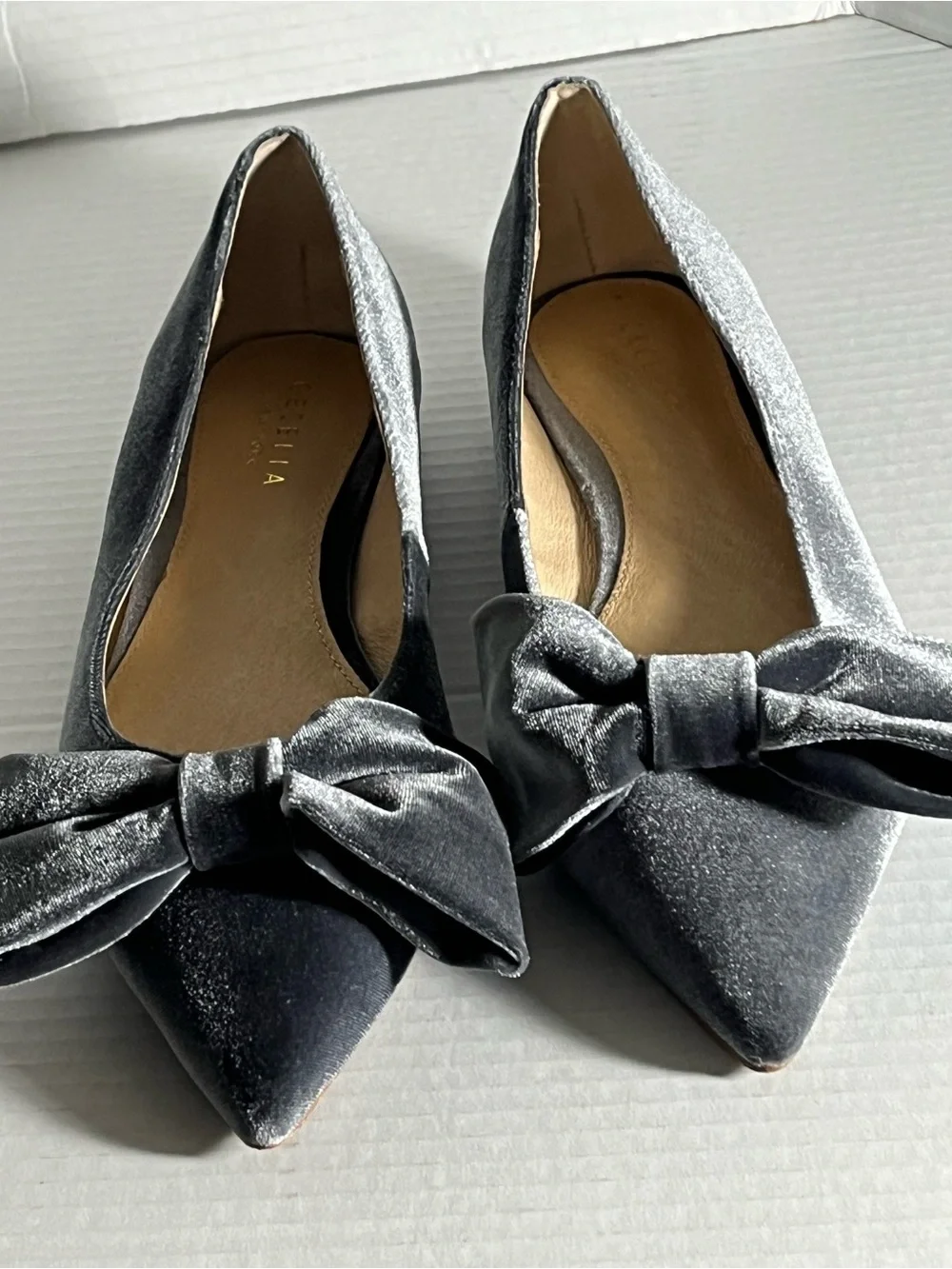 Cecelia New York Brie Bow pointed Toe Velvet size 8.5